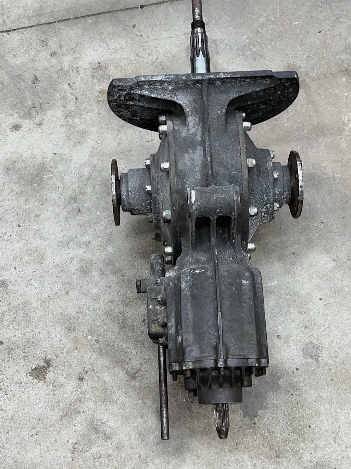 extremely rare NOS Halibrand Jr. 2-Speed Transaxle from the early/mid 1960s. - Image 9