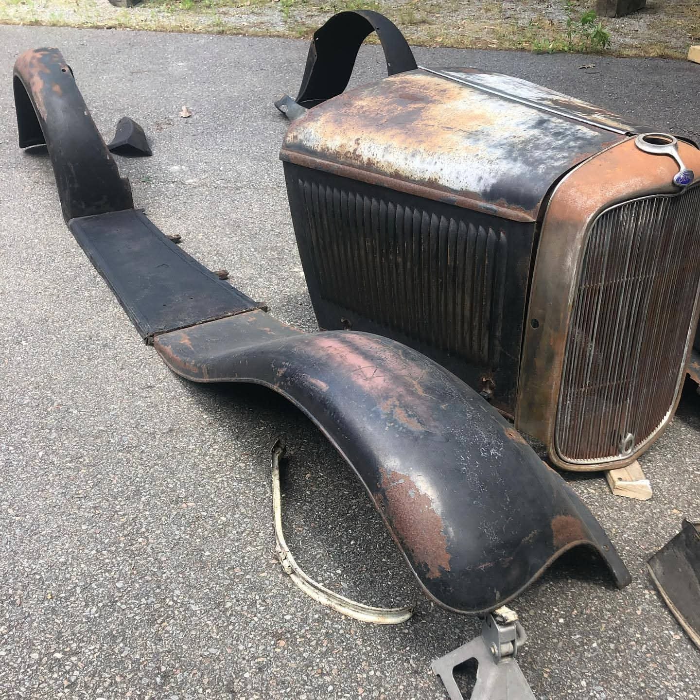 1932 Ford original sheet metal pile. - Image 4