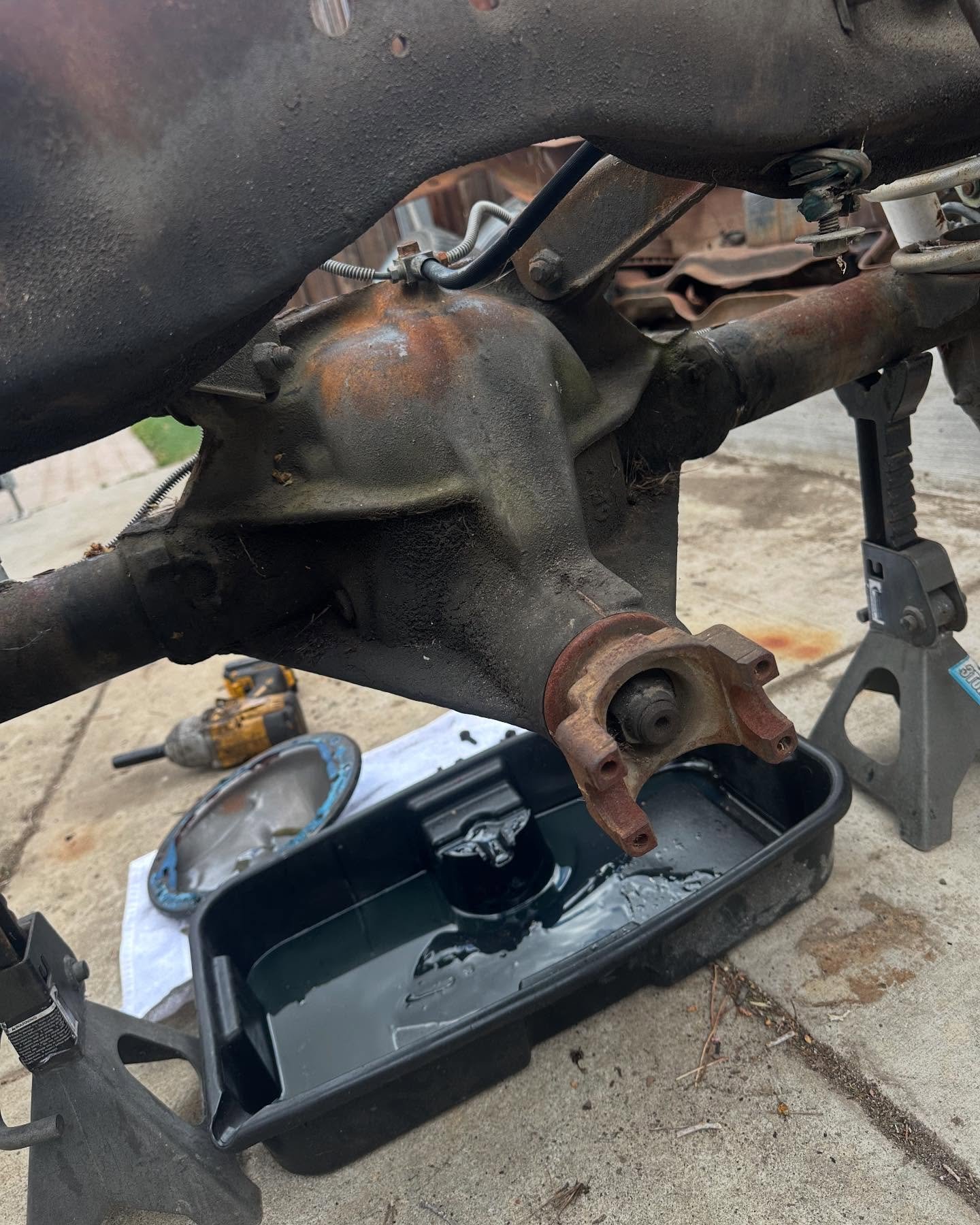 68-72 GM a body Posi rear end with Disc brakes. - Image 8