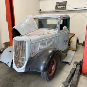 1935 Ford pickup.