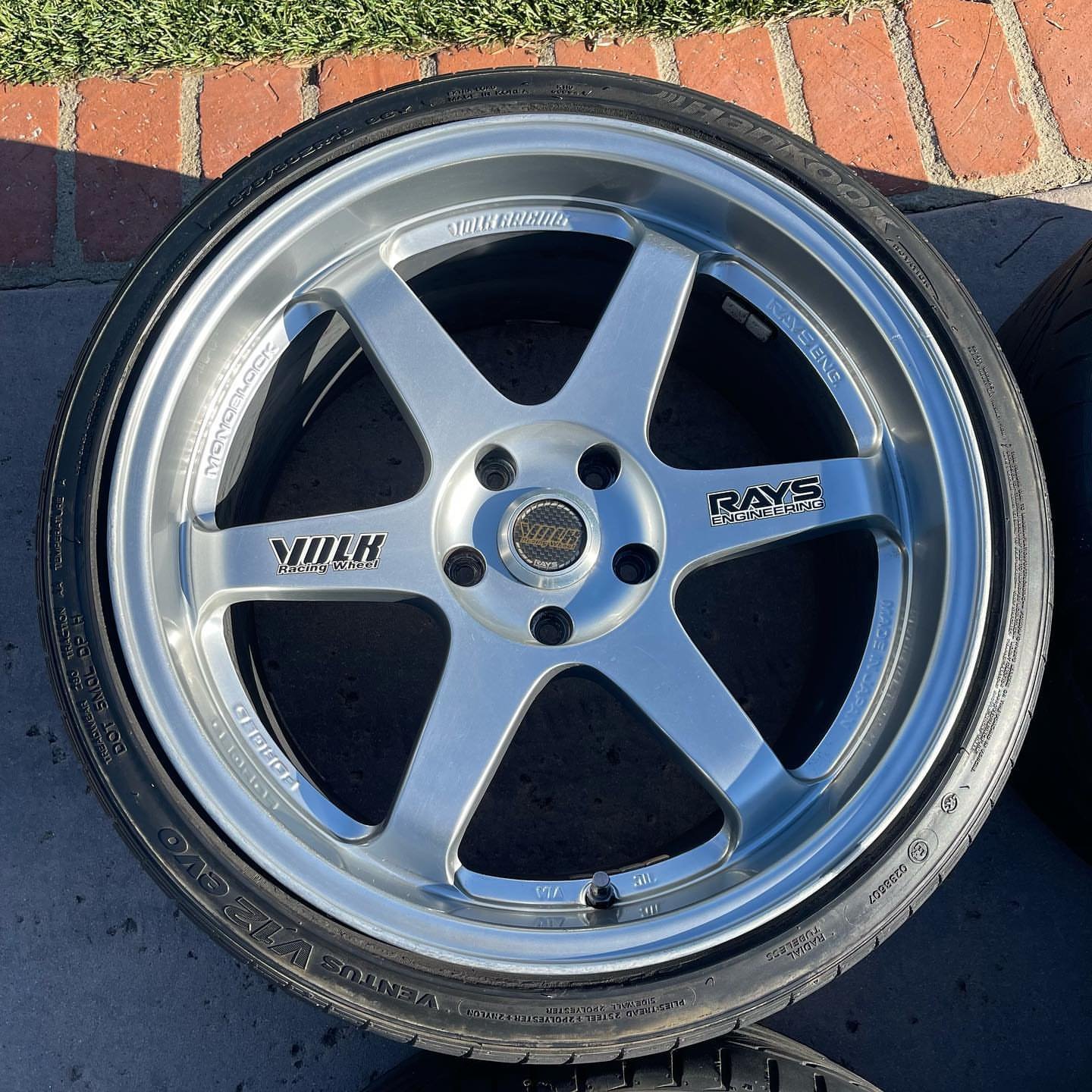 19 inch Volk Racing Rays Engineering TE37 with concave faces. - Image 4
